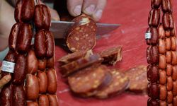 Sucuk alırken karekodu okutun! İçinde ne varsa saniyeler içinde çıkıyor