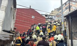 İstanbul Fatih'te 2 bina çöktü: Kurtarma çalışmaları devam ediyor