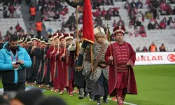 Türkiye-Romanya Maçı Öncesi Renkli Kareler: Taraftarlar Tribünü Doldurdu