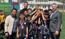 Türkoğlu'nda kupa heyecanı! Küçük erkek futbol birincileri belli oldu