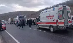 Yolcu Midibüsü Yan Yattı, 21 Yaralı