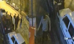 2 kişinin yaralandığı bıçaklı kavga kamerada