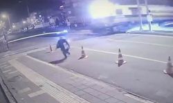 Feci kaza kamerada: Otomobil tren ile çarpıştı