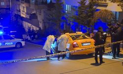 Ankara Mamak'ta taksi içinde arkadaşını vurdu!