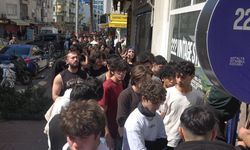 Antalya’da indirimli ikinci el mağaza açılışı izdihama dönüştü