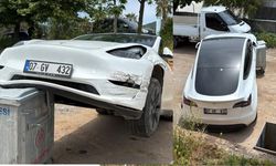 Antalya'da Tesla okul bahçesine uçtu! Çöp kovasında asılı kaldı