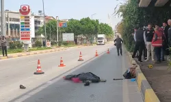 Antalya'da tırın altında kalan mendilci kadın can verdi!