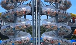 Aqua parkta korku dolu anlar! Kaydırakta mahsur kaldılar