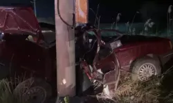 Beton Direğe Çarpan Otomobilin Sürücüsü Hayatını Kaybetti