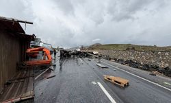Bitlis’te Bakım Aracı İle TIR Çarpıştı: 1’i Ağır 3 Yaralı