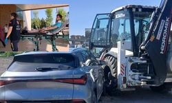 Bursa'da kontrolden çıkan araç iş makinesine vurdu!