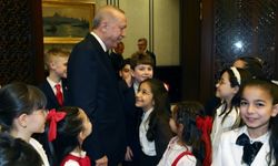 Cumhurbaşkanı Erdoğan koltuğunu çocuklara bıraktı!
