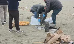 Dalgaların kıyıya sürüklediği çuvaldan yasaklı madde çıktı