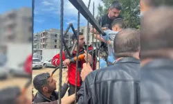 Demir korkuluk, küçük çocuğun koluna saplandı