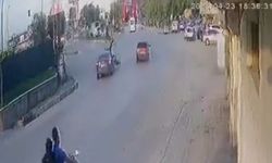 Elektrikli bisiklet ikiye bölündü: Sürücü takla attı