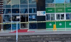 Pompalı tüfekle belediye binasına ateş açtı