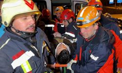 Erzurum'da buzlanan yolda 8 araç birbirine girdi: 5 yaralı