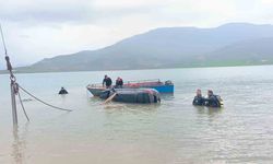 Feribotta el freni unutuldu! Araç baraja uçtu