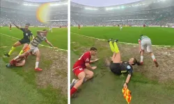 Futbolcu Hem Rakibi Hem Kadın Hakemi Yere Düşürdü
