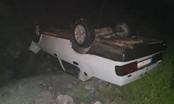 Hatay Hassa'da yağmur kazası! Takla atan Tofaş tarlaya uçtu