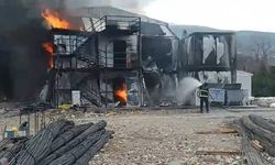 İşçilerin kaldığı konteynerler yandı