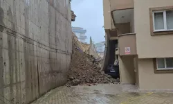 İstinat duvarı çöktü; 7 katlı binanın 2 katı tahliye edildi