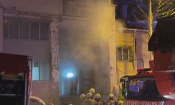 Kağıthane'de 5 katlı iş hanında korkutan yangın tekstil atölyesi alevlere teslim oldu