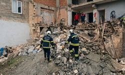 Kahramanmaraş'ın komşu şehrinde yağmur, kerpiç binayı yıktı! Çift enkaz altında kaldı