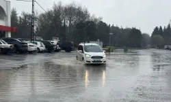 Kahramanmaraş’ta aniden bastırdı! Sağanak sonrası cadde ve sokaklar göle döndü