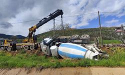 Kahramanmaraş'ta beton mikseri devrildi: 1 yaralı