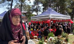 Kahramanmaraş’ta en acı 23 Nisan ziyareti! Okul saldırısı kurbanlarının mezarları bayrak ve balonlarla donatıldı!