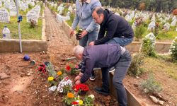 Kahramanmaraş’ta saldırıda hayatını kaybeden Kerem’in mezarına çiçekler dikildi