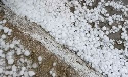 Kahramanmaraş’ta şiddetli dolu yağışı araçlara zarar verdi