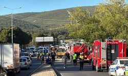 Karşı şeride geçip polis aracı dahil 10 aracı biçti! 2 ölü, 5 yaralı!