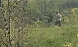 Köpeğe kemerle vuran kişi kamerada