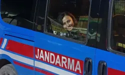 Mahkeme heyetini tehdit ettiği öne sürülen kadın, tutuklandı