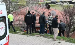 Motosiklet gecekondunun bahçesine devrildi; sürücü öldü