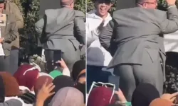 Profesör türbanlı öğrencilerin önünde twerk yaptı