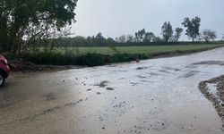 Sağanak hayatı felç etti ve yollar göle döndü tarım arazileri sular altında kaldı