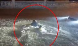 Sağanakta göle dönen sokakta yüzdü