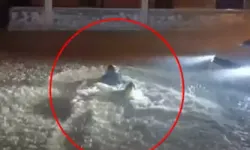 Sağanakta göle dönen sokakta yüzdü