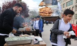 Şanlıurfa'da öğrencilere moral kebabı ikram edildi!