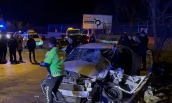 Servis Minibüsü ile Otomobil Çarpıştı: 11 Yaralı