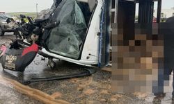 Siirt'te feci kaza: 2 ölü, 3 ağır yaralı! Kamyonet ve otomobil çarpıştı