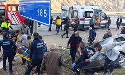 Sivas Suşehri’nde feci kaza! Otomobil şarampole uçtu 3 kişi yaralandı