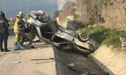 Takla atan otomobildeki 5 kişi yaralandı