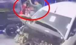 Telefonuna Baktı Diye Çırağını Dövdü! O Anlar Kamerada