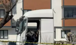 TIR’ın altına saklanıp, husumetli olduğu kardeşini öld*rdü