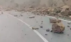 Yağış Sonrası Korkutan Görüntü: Kayalar Yola Düştü