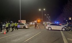 Zincirleme kaza: Kopan bariyer minibüse böyle çarptı